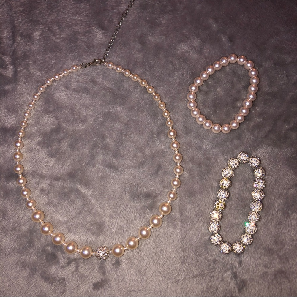 Pearl Necklace with two Pearl/ diamond bracelets